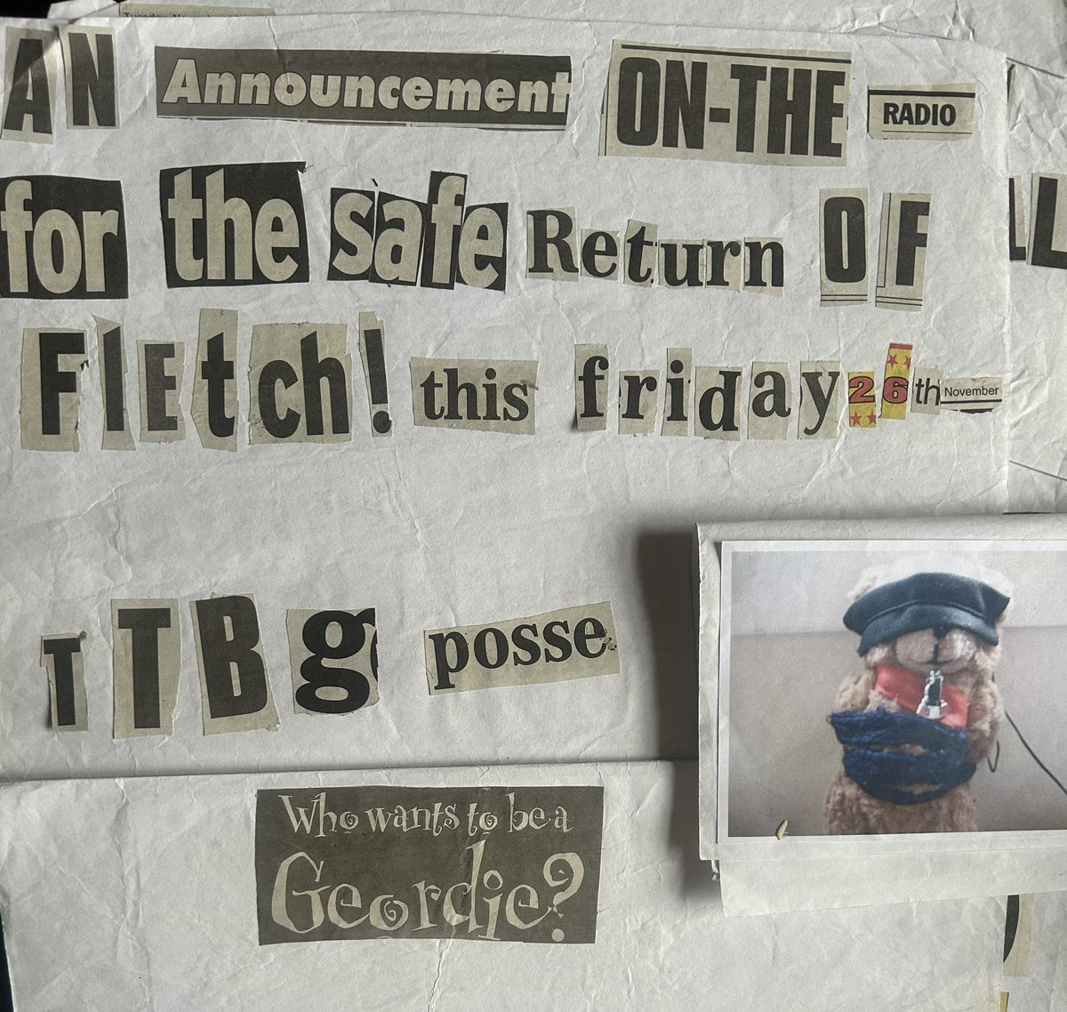 JoanneYougson's tweet photo. 20 years after his kidnap Fletcher the bear meets his rescuer Eric Gates at Former players night. 
In 2004 The @BoldonBranch mascot Fletcher was kidnapped at Leeds away, several ransom notes later the kidnappers handed Fletcher over to Gates for his safe return 😂 https://t.co/zQmSileg0u