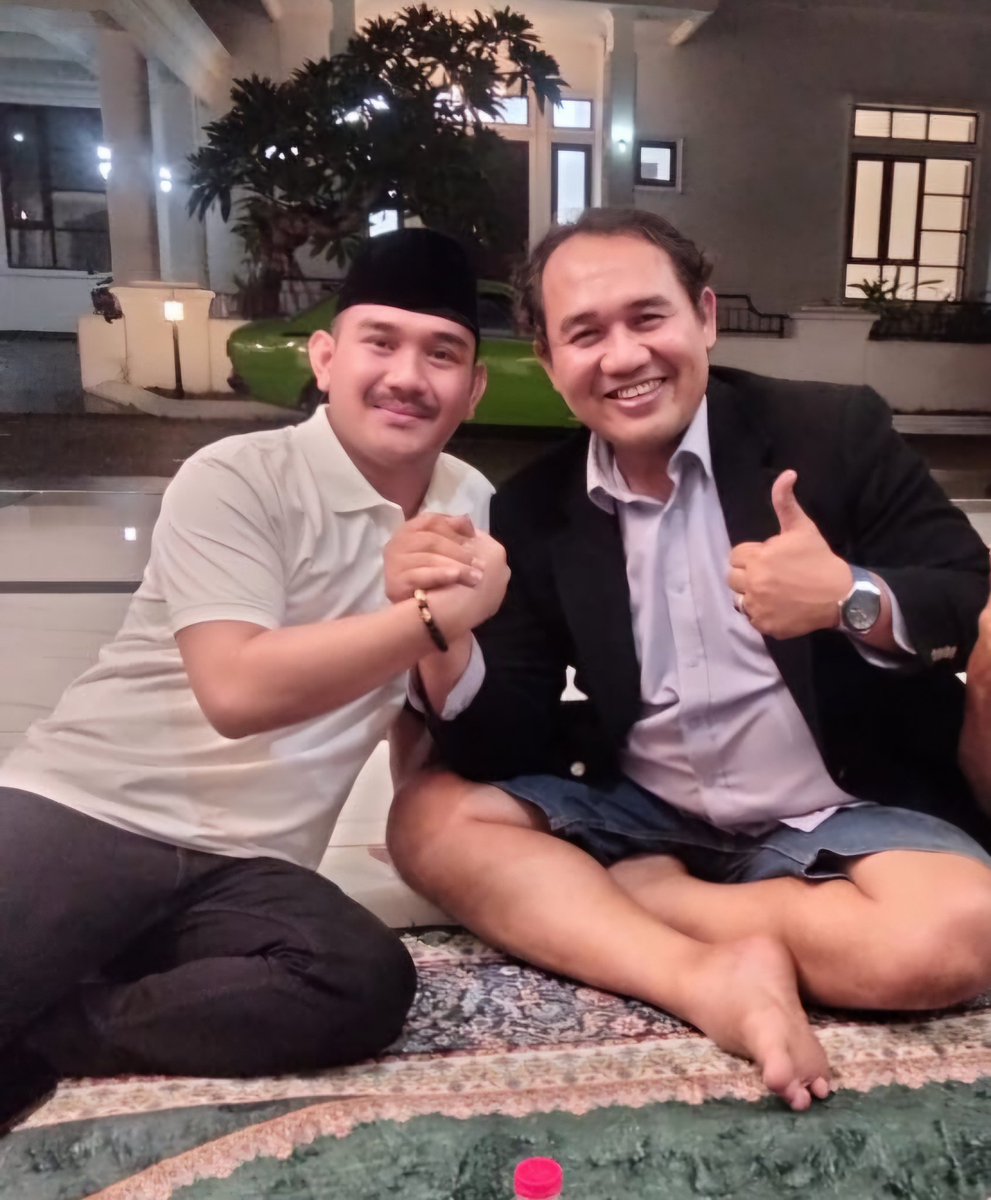 arr379's tweet photo. Awal mengenal Bupati Bekasi Ade Kuswara Kunang #hahaha https://t.co/O3rCS2tBeM