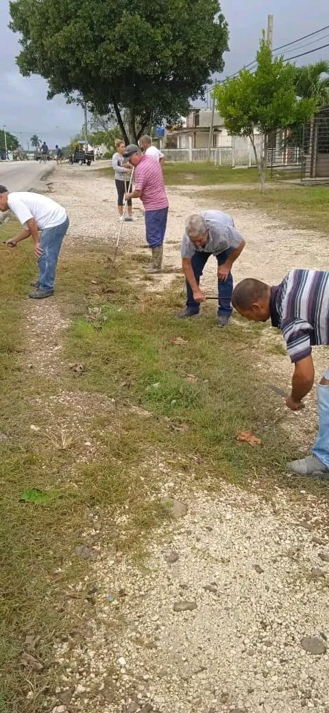 DeivyPrezMartn1's tweet photo. Por una ciudad más bella, rumbo al 66 aniversario del Triunfo de la Revolución  Cubana.
#66AñosEnRevolución 
#SanctiSpíritusEnMarcha
#ConLaFuerzaDeLaUnidad . https://t.co/QBdqk15aFR