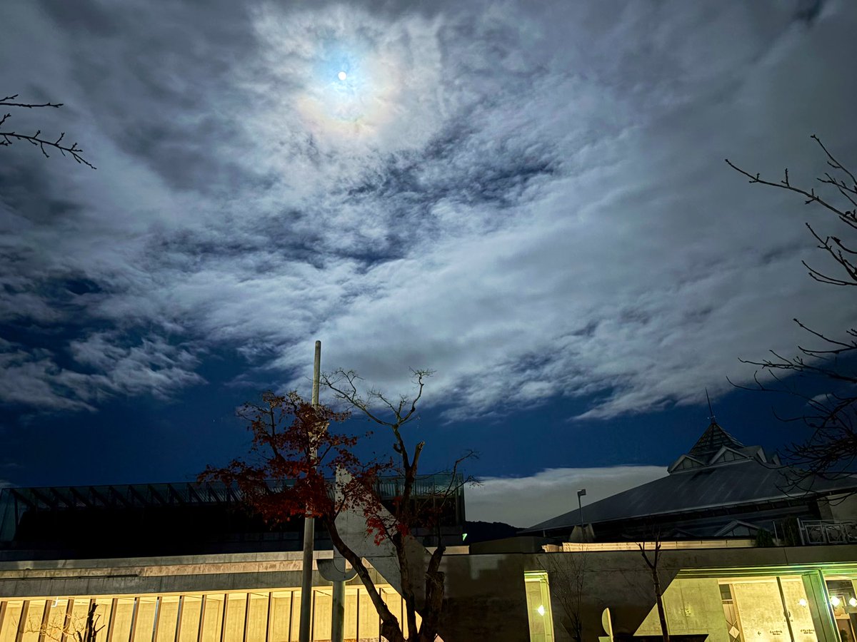 ShikibuEchizen's tweet image. ／
今年最後の満月の夜に
#光る君へ 最終回🌕
今夜は空を見上げ大切な人を思ったり、
自分の気持ちに向き合いませんか？😌💫
＼

#吉高由里子 さん #柄本佑 さんをはじめ、沢山の方のパワーが込められたドラマに改めて感動✨…