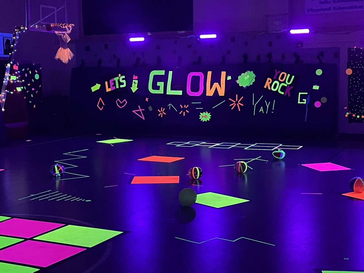 mwharrison11's tweet photo. How awesome is our school? Glow party for meeting our fundraising goals! 🙌🏼🎉! @ymesrockspe and getting time with my daughter all at the same time. #wcpss @Yates_Mill @ReneAlfordAP Thank you PTA! https://t.co/bDxnAMijD9
