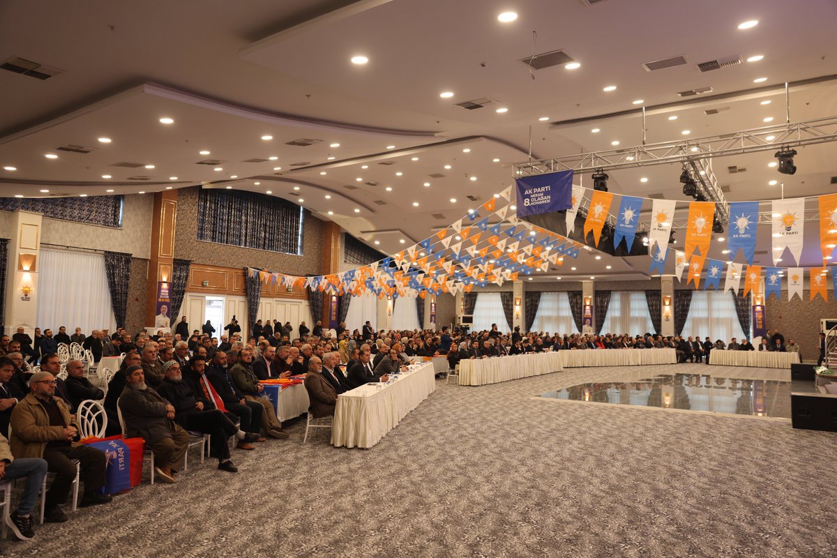 ozboyaciselman's tweet photo. Meram ilçe teşkilatımızın 8’inci olağan kongresinde yol arkadaşlarımızla bir araya geldik.

Emeklerine şahitlik ettiğimiz @Dolular Başkanımızdan ve yönetiminden Allah razı olsun.

Bayrağı devralan @mmunlafalioglu Başkanımıza ve yönetimine de muvaffakiyetler diliyorum.

#BizimMeram’a hayırlı olsun.