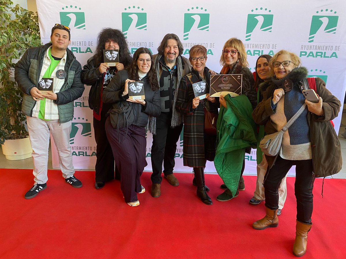 Estamos desbordados: 4 premios en la Muestra de Local de Teatro. Mejor obra, mejor escenografía, mejor adaptación y mejor actriz.  También nominación a mejor actor.
Mil gracias .
Dedicamos los premios a Javier, su familia y sus  compañeros de Youkali teatro . Todo nuestro cariño.