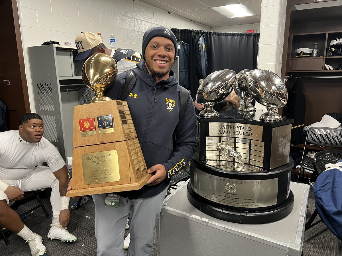 marvsuniverse's tweet photo. Can confirm we do indeed still have a football program here in Annapolis ✅⚓️ #BeatArmy https://t.co/VuNkxAq2fL