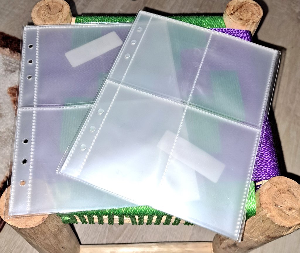 Amarantine_Sky's tweet photo. Bonjour ! Je vends des sleeves de photocartes (petites et grandes) / postcartes (j'en ai acheté des masses que j'ai jamais utilisé, elles sont toutes neuves. C'est un format pour petit classeur de type Dicon par exemple. Dm si intéressés. @KpopVentes 💜 https://t.co/YoP5NgtrrP