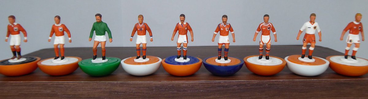 helcol123subbu1's tweet image. 10 days to Christmas. What better time for the @helcol123subbu1 top 10 frames produced by number this year? In joint 10th Blackpool FC with a variety of subbuteo artwork frames #blackpoolfc #tangerines #seasiders #pool 
Thanks Seasiders fans. @MuckersThe  @_INOIT @BackHenryStreet