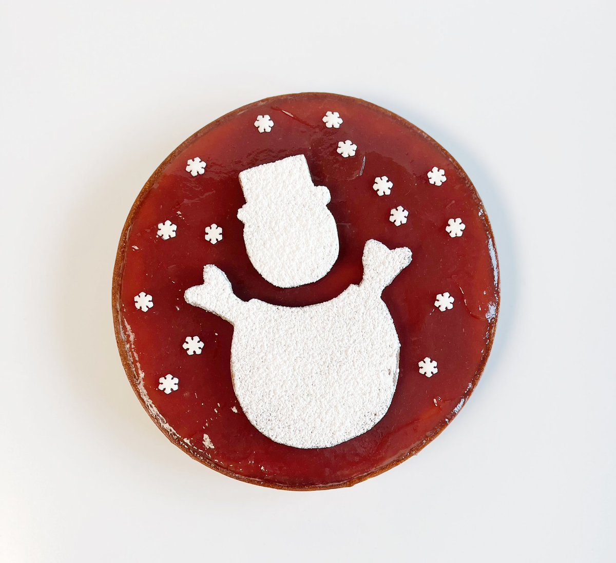 GateauxMadrid's tweet photo. 🎄✨ La tartaleta Ingwer-Glühwein, es una joya dulce que evoca la magia navideña ✨🍷

Esta tartaleta navideña no es solo un postre: es un viaje sensorial a los mercados europeos de invierno, donde el aroma del vino caliente especiado y del pan de jengibre llenan el aire helado. https://t.co/JBV7Vw628N