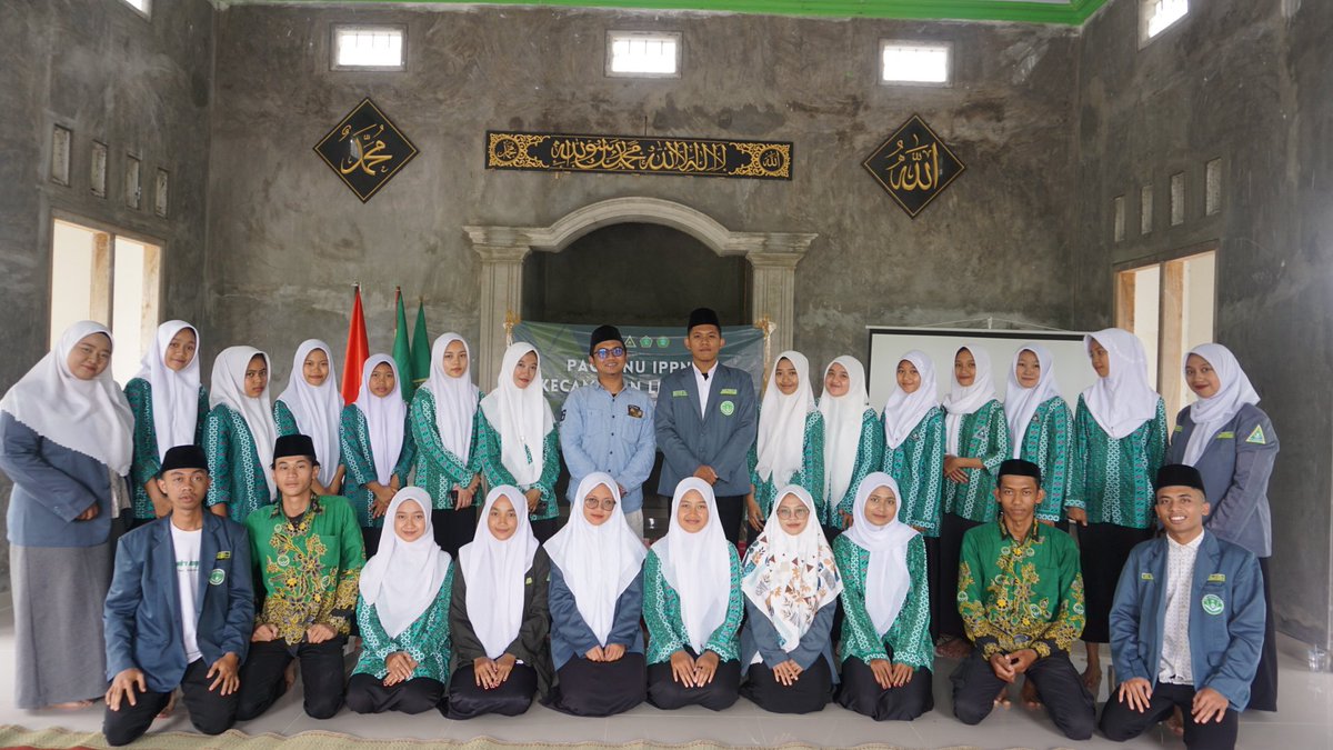 Arwani_DGabriel's tweet photo. Mas Mas MWC membersamai Adik-adik PAC IPNU IPPNU 😎😂
#ipnu #ippnu https://t.co/gZ9zYSVYTs