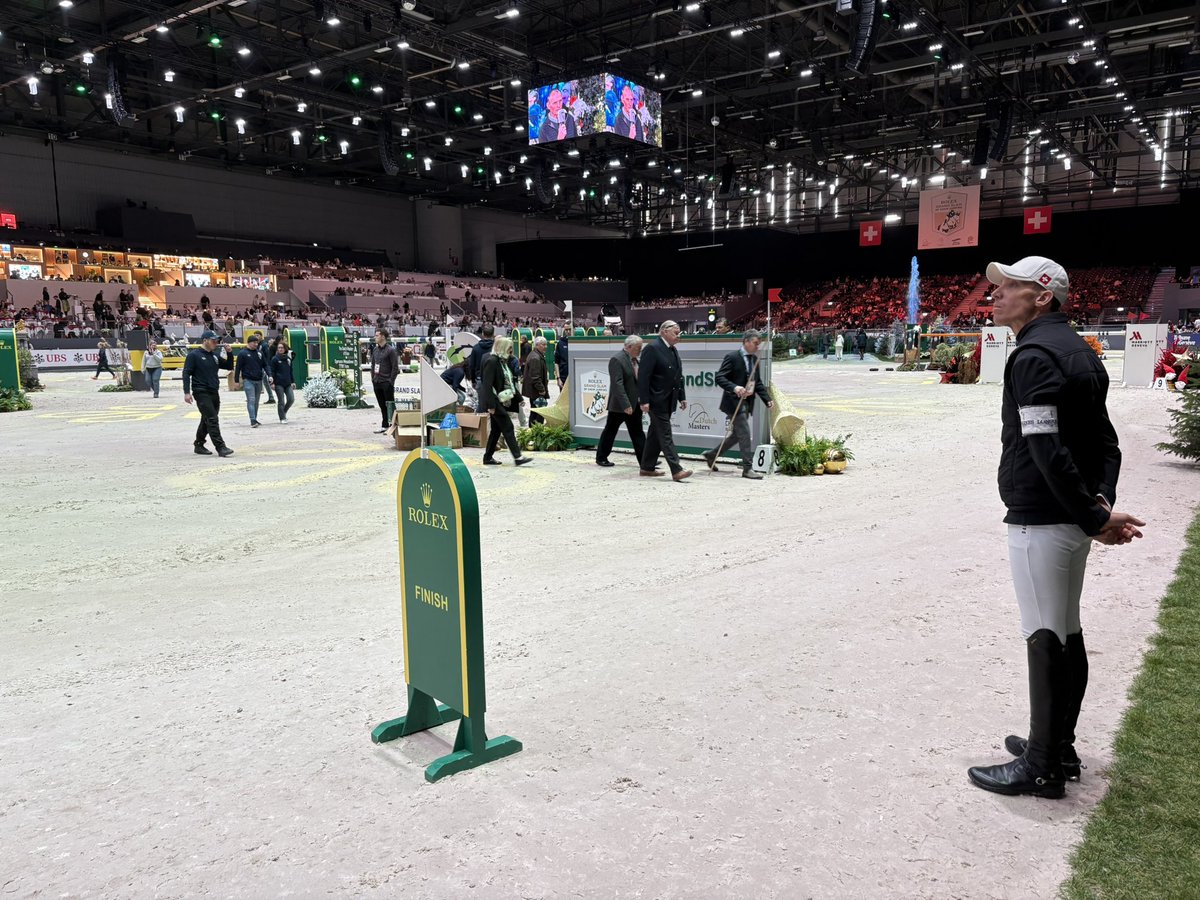 Le n1 mondial Henrik Von Eckermann songeur au moment de reconnaître la parcours du GP de Genève. À suivre dès 14h25 sur RTS2.