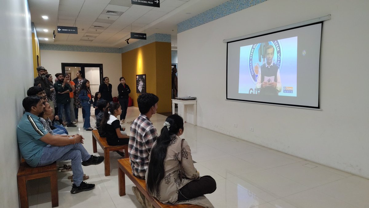 RSCBhavnagar's tweet photo. Quiz is an interesting way to upgrade the knowledge...
Today @RSCBhavnagar visitors of all age groups enjoyed the live telecast of 9th Episode of #STEMQUEST @ddgirnarlive
@InfoGujcost @IndiaDST @Collectorbhav @narottamsahoo https://t.co/55H2Iukr36