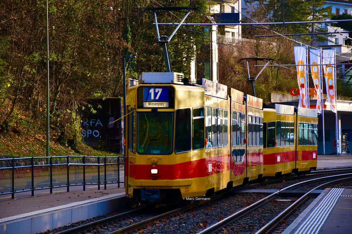 Bonjour à tous !

Et voilà, les rames BLT Baselland Transport ont tiré leurs révérences après plus de 46 ans de bon et loyaux services. 
Bye bye ! 😓
Be 4/8 SWP n°234 - 257 en service sur la ligne 17. 
#TeamNAW700 

© Marc Germann