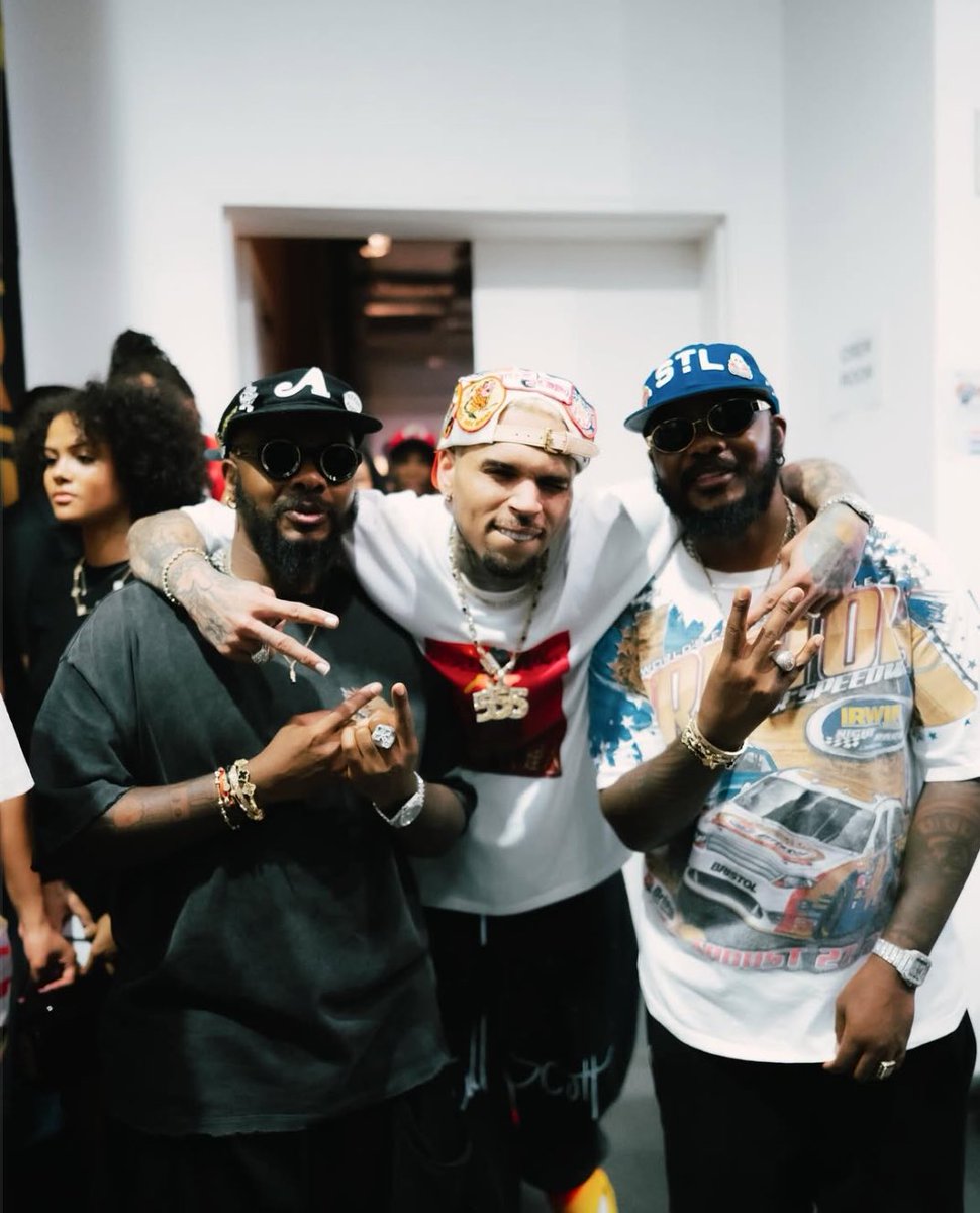 Vuittots's tweet image. Travel A Bit