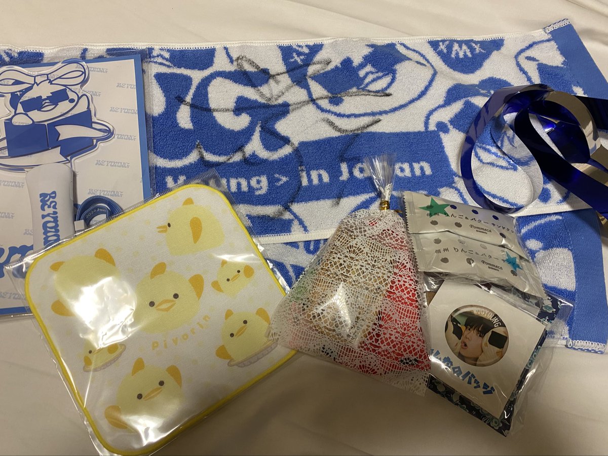 3100Shio's tweet photo. 大阪オリックス劇場

初日にマフラータオル買おうと思ったら直前で売り切れ
タオル売り切れとかあるんだぁ〜

２日目タオルは購���せずFCクジ引いたらサイン入りタオル当たるっていうねww怖っ！！

#be_young
#大阪　#2PM우영  #ウヨン https://t.co/gPzOAAXqyF