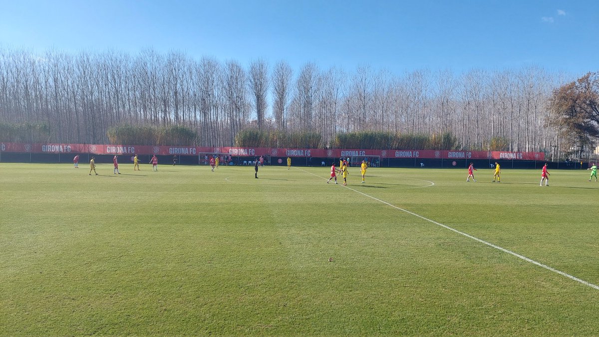 FUTBOL-La tramuntana passa per Riudarenes.
<a href="/GFCAcademia/">Girona FC Acadèmia</a> B i <a href="/FCLESCALA/">FC L'ESCALA</a> es reparteixen els punts (1-1)
Els blanc-i-vermells s'han a avançat a pilota aturada (Farrés, 39') i els altempordanesos han empatat de la mateixa forma (Borrà, 62')
⭐️ <a href="/MendezzAdria/">AdriaMendezz</a>
#GironaBLEscala #futbolcat