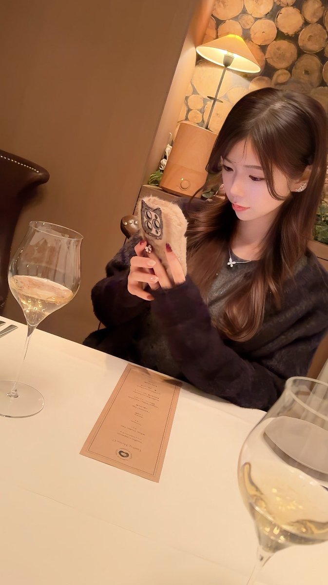 nanyan_aden's tweet photo. 誕生日です！！！！！
なにゃんおめでとう！！！！！
なんと今年で17歳2週しましたね！！！！！
夫からGRAFFのネックレスとお揃いのピアスが可愛すぎて悶えてる( ɞ̴̶̷ ̫ ʚ̴̶̷ )♥
沢山貰ってるから🎁いらないって言ったのに( ɞ̴̶̷ ̫ ʚ̴̶̷ )
贅沢に白トリュフの🥂からコースでした大変しあわせものです https://t.co/EaTVfqfi07