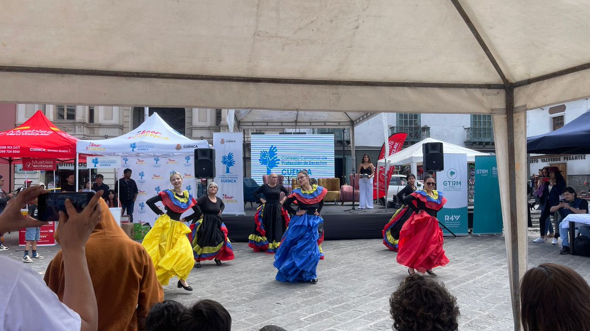 ACNUREcuador's tweet photo. 🟠 En #Cuenca, junto al Consejo Cantonal de Protección de Derechos, realizamos una feria de servicios y emprendimientos como parte de los #16DíasDeActivismo contra la violencia de género. 💜 https://t.co/smYt3TfiIB