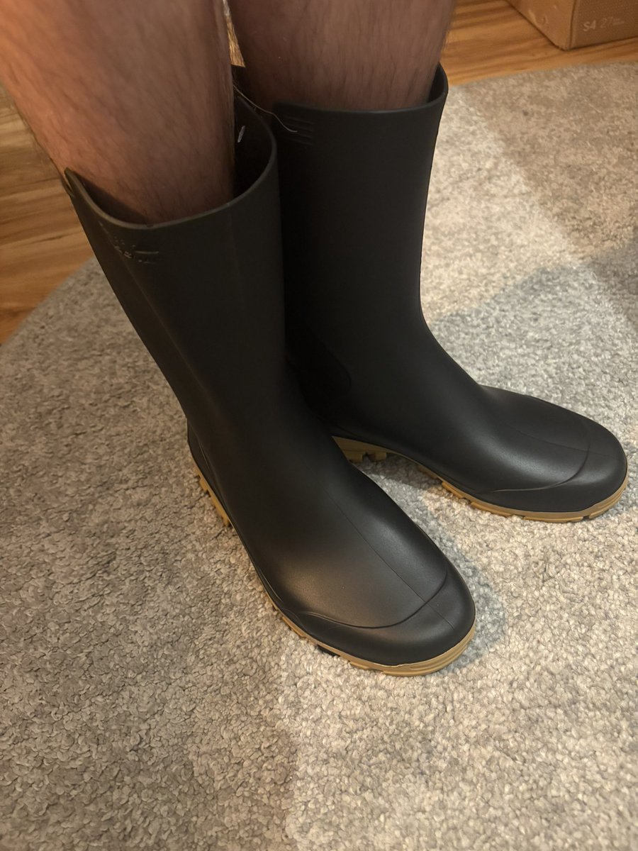 me96_f's tweet photo. How do you like this? 

Next step to a full rubber/neoprene outfit. https://t.co/pldQ3zF1e5