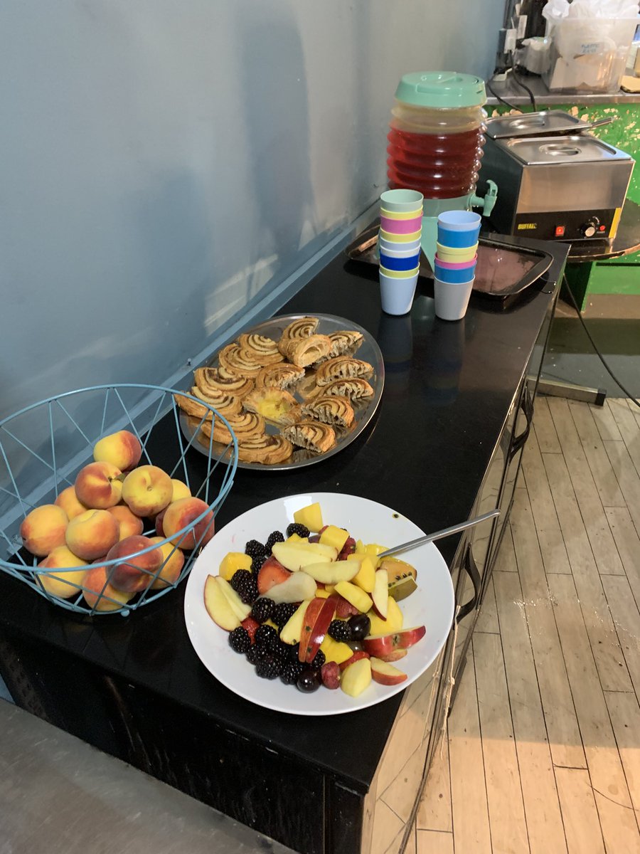 All roads lead to the Oasis in the city that is <a href="/Lifeshare/">LifeShare Blood Center</a> at weekends. Breakfast ready to go today, our free table full of goodies and 91 guests came to see us, super work from our amazing volunteers 🩵#Manchesterhomeless 
#Manchester 🐝