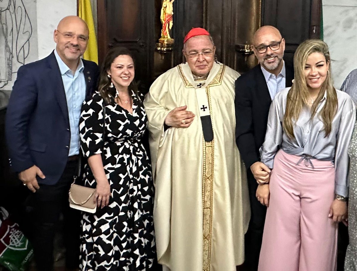Graças a Deus, as festas em homenagem a Dom Orani ainda não acabaram! 
Ontem tivemos a missa em sua honra na Catedral do Rio de Janeiro. Foi um momento lindo de se ver. Vida longa a Dom Orani João Tempesta! #DomOrani #CatedralDoRio #Fé