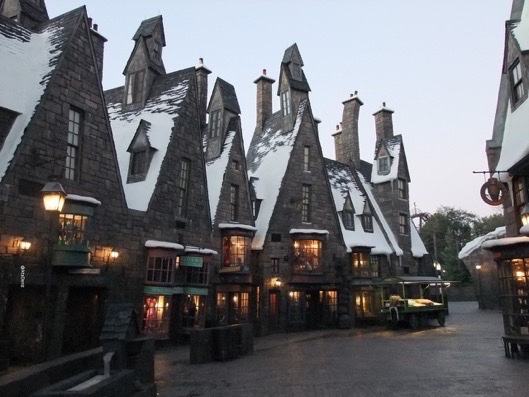 TheDailyHPotter's tweet photo. Hogsmeade 😍 https://t.co/ZjuHwx4pL7