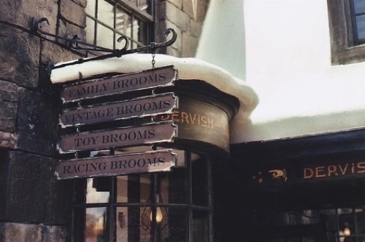 TheDailyHPotter's tweet photo. Hogsmeade 😍 https://t.co/ZjuHwx4pL7