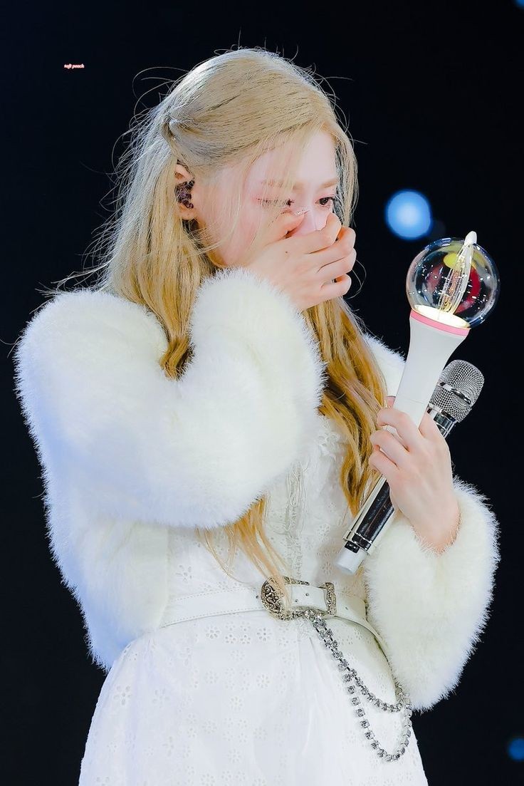 parkajiwon's tweet photo. @Heseungu @LePiccoleCose Gadis itu menghentikan langkahnya dan menoleh menatap lelaki disampingnya dengan wajah penuh pertanyaan. “Kenapa kak? Kan udah selesai acaranya?" https://t.co/f7KbiaazPt