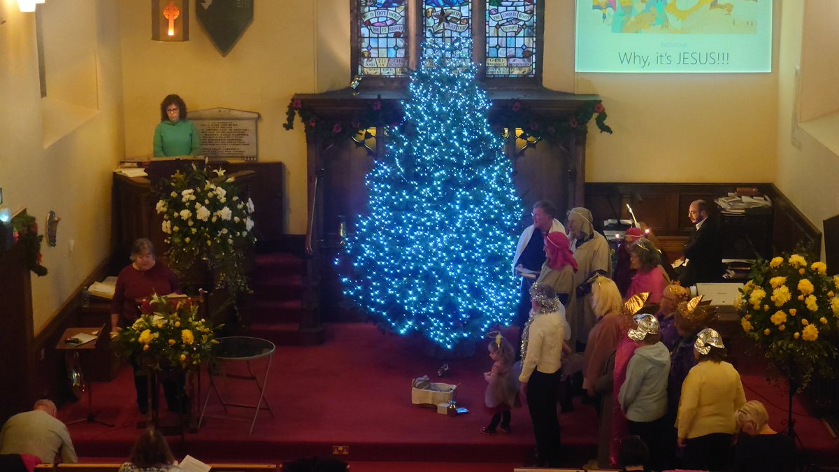 St Margaret's enjoyed an interactive Nativity service this morning with Shona narrating, the congregation participating and Ginny ensuring all the  actions were spot on 👑👼👶👩‍🍼✨