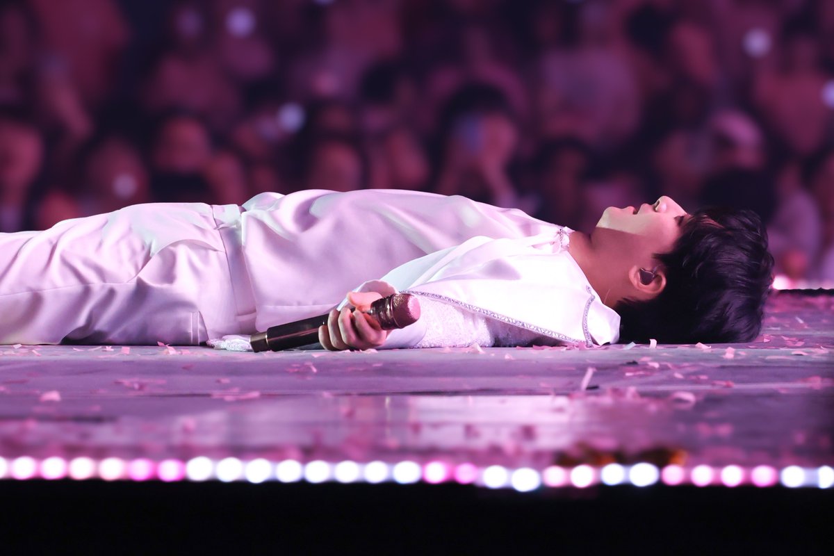 2CW_1101_'s tweet photo. 241215 HD

좋아하게 된지 얼마 안 됐지만 이렇게 팬 사랑 넘치는 가수 처음보고 3일간 사랑을 주고 사랑을 받고 너무 행복한 시간이었어 우리 또 만나 사랑해

#이찬원 #LeeChanWon https://t.co/wiym7H0NuD