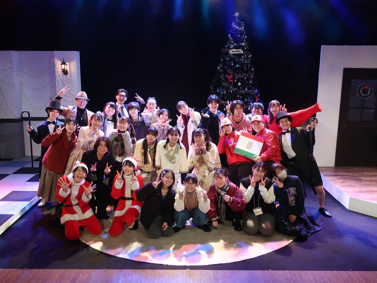 #ピースオブクリスマス2024 
無事に！！全公演終演致しました👏🏻

そして！見に来てくださった方ありがとうございました！！
最高のクリスマスをお届け出来たと思います🤲🏻🎁

　　　　"メリークリマス🎄✨"