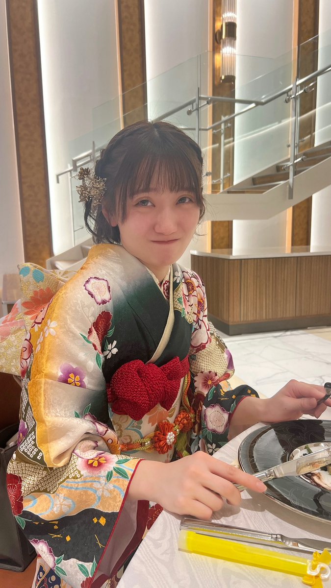 以前、人生で初めての結婚式に参列させていただきました💐

披露宴で少しお話をさせていただけたり、とても贅沢な時間でした🕊
選んでいただけて嬉しかったなぁ💭

大好きな先輩の花嫁姿は世界で一番綺麗でした💍
