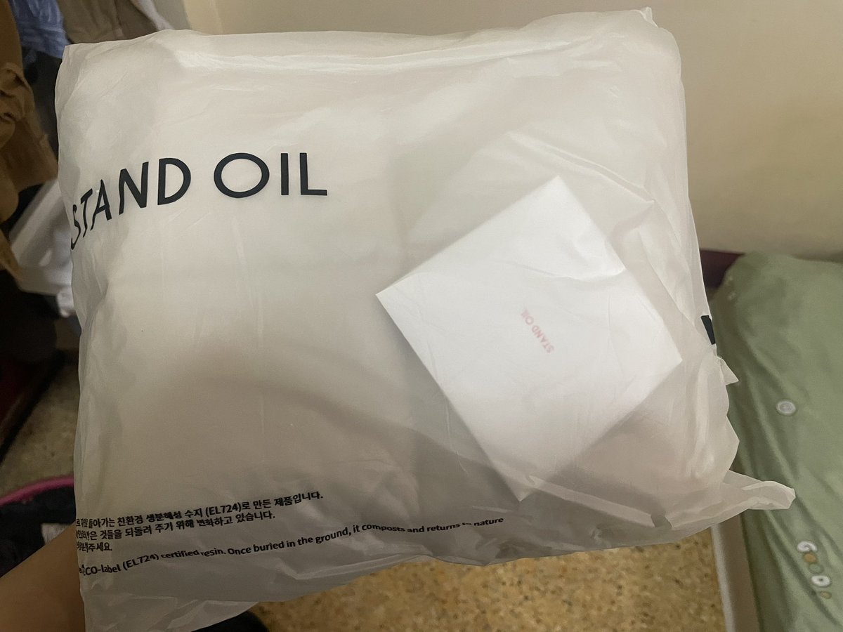 iamGigka's tweet photo. Standoil พร้องส่ง1900รวมส่ง มือ1 #พรีออเดอร์เกาหลี #พรีเกาหลี #รับหิ้วเกาหลี #เกาหลีพร้อมส่ง #standoil #standoilthailand #ตลาดนัดlesserafim https://t.co/rHv0JGfOXX