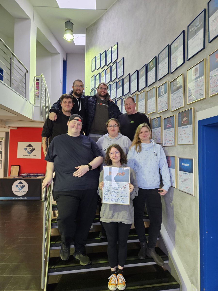 Vielen Dank an die Community "Thai Kicku" die heute aus dem Rapid Lan Haus abgereist sind.

Der auch bereist schon dritte Besuch bei uns.❤

Damit euch auch Glückwunsch zum Goldenen Rahmen und hoffentlich sieht man sich schon  bald wieder.😊

rapidlan.de 

#lanhouse