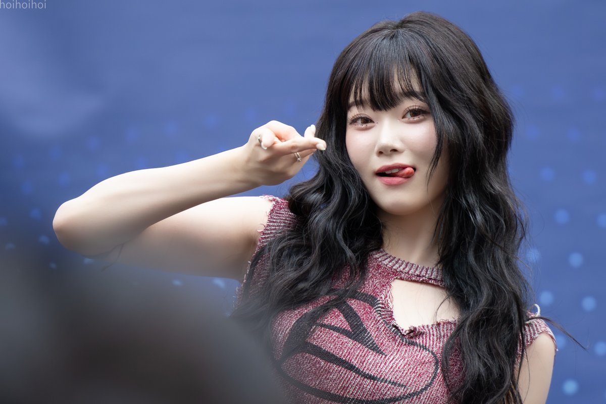 tsukifanbase's tweet photo. 📸 Fanmeeting #TheSourceOC
-> @KamatariHoi
-> @sanayeoniii 

 #Tsuki #FukutomiTsuki #츠키 #福富月 #BILLLIE #빌리 @Billlieofficial https://t.co/yG8tpdK0oy