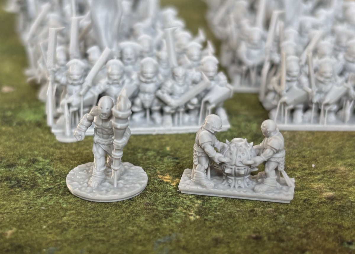 rok_minis's tweet photo. Final army close ups are for the White Hand set. It’s got everything you would expect it to have and heaps of it! The units of arrayed pikes looks particularly savage #lotr #mesbg https://t.co/cllwiWEqIm