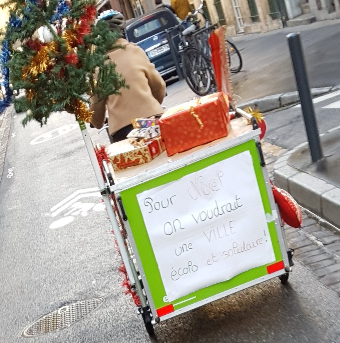 Dimanche de mobilisation:
Double tractage à St Aubin pour:  
✅une union des gauches et des Écolos aux #Municipales26 ✌
✅appel à la manif contre #A69 tout à l'heure à 15h - Allée J. Jaurès. Arrêt immédiat des travaux, en attendant la décision de justice ! #NoMacadam 🌳🍀