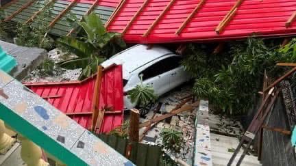 ActuSamu's tweet photo. [ ActuSAMU - Cyclone ] : 🌪️ #CycloneChido : L’association #ActuSAMU apporte son plein et entier soutien 🙏 à nos collègues de 📍#Mayotte et du #SAMU976 touchés par ce cyclone dévastateur 🆘 

🚑 Les équipes  du territoire #Mahorais méritent le soutien de l’ensemble de la Nation https://t.co/IWwkaPbuSE