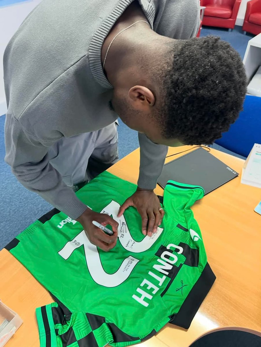 Thanks to <a href="/Official_BRFC/">Bristol Rovers</a> player Kamil Conteh whose signed shirt raised £125 for the homeless this Christmas in Bristol 🙏🙏