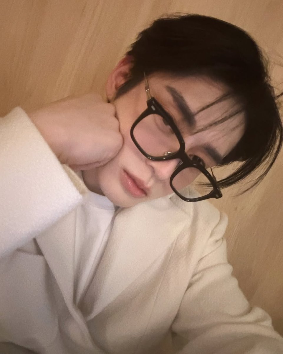 KJWRECORD's tweet photo. 241215 instagram update 📼

“🌼💙 luv ___ ^*^”

#KIMJIWOONG #김지웅 https://t.co/sCqcDxDsXh