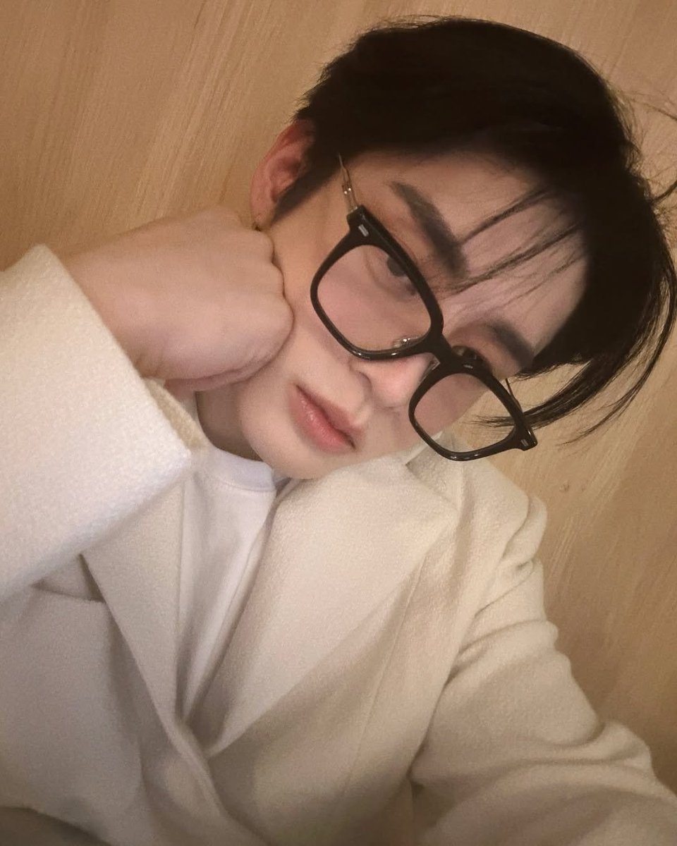 KJWRECORD's tweet photo. 241215 instagram update 📼

“🌼💙 luv ___ ^*^”

#KIMJIWOONG #김지웅 https://t.co/sCqcDxDsXh