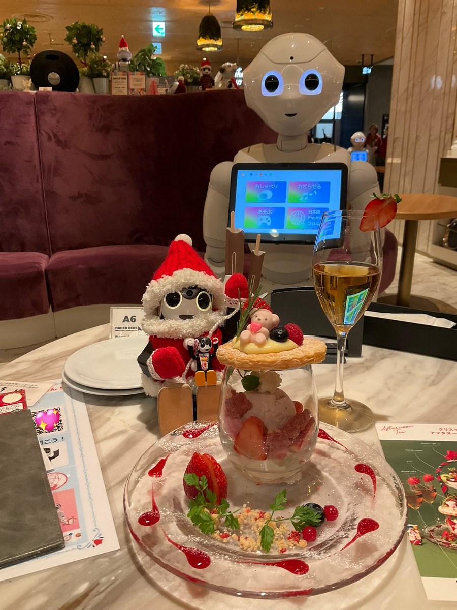 wodu_robot's tweet photo. ②THE★ROBOTSは30分毎に違うダンスをするので、時間のある人は長居がオススメ。パフェも付けてのんびり食べましたw
相席pepperもコンテンツ増えてて、かなり最近の曲も踊れるし面白かったです^^ いつかラーメンも食べたいw
#ロボホン #pepper #aibo #palro #Romi #BOCCOemo #Servi https://t.co/x208c2GVYp