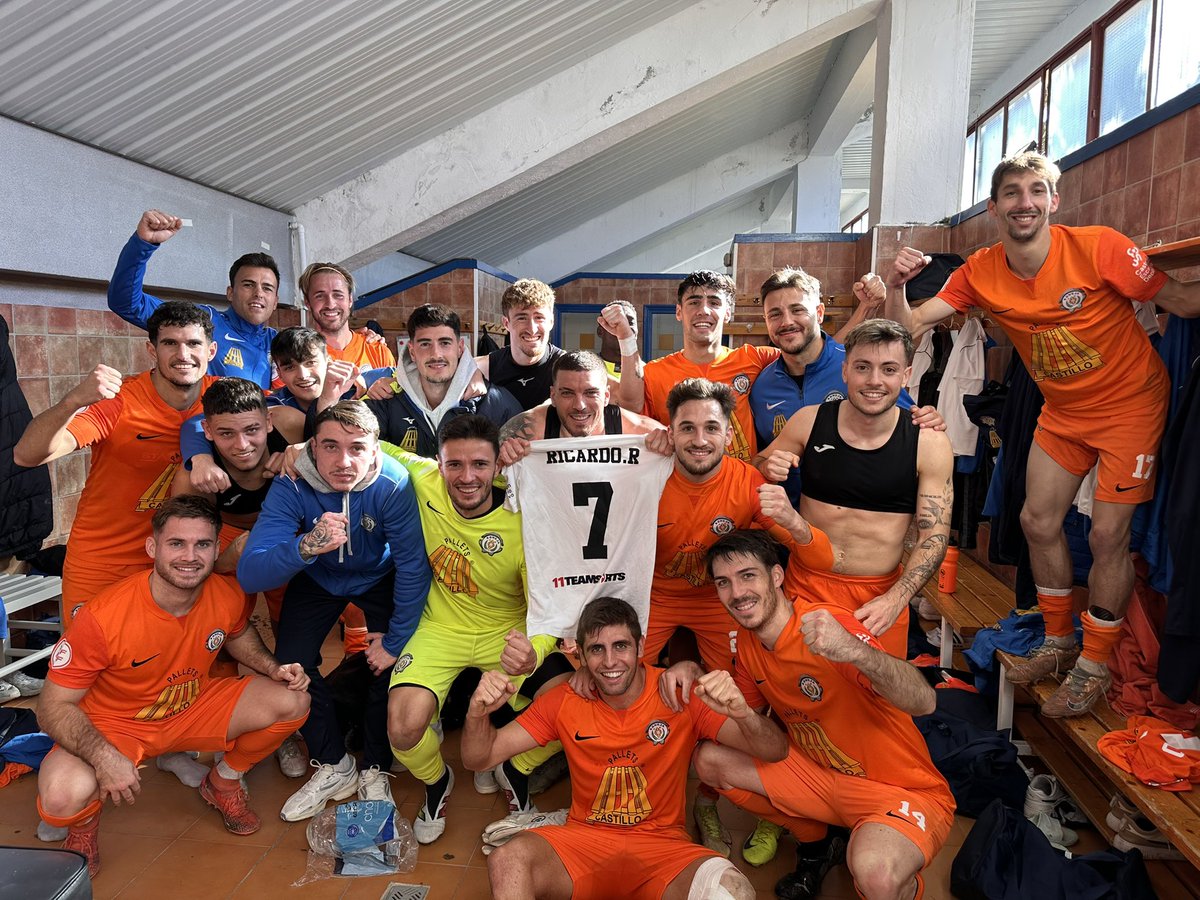 CDSONEJA's tweet photo. 🤳Foto de familia con una gran ausencia, Ricardo.

¡GRANDE RICARDO, PRONTO TE RECUPERARÁS!👏👏

#PalletsCastillo🪵 https://t.co/3MebtAftzE