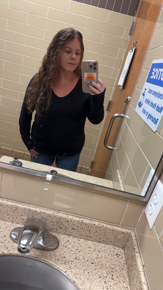 Samantha12Sue's tweet photo. #mirror #MirrorSelfie #selfie #happy #MidSize #SmallFat #short #shorty #CurlyHair #LongHair #pretty #IFeelPretty #PrincessVeraWang #BathroomSelfie #ColebrookCountryClub #Makeup #NoMakeup #happy #ThickThighsSaveLives #ThickThighsAndPrettyEyes https://t.co/BOUL0J9B5r