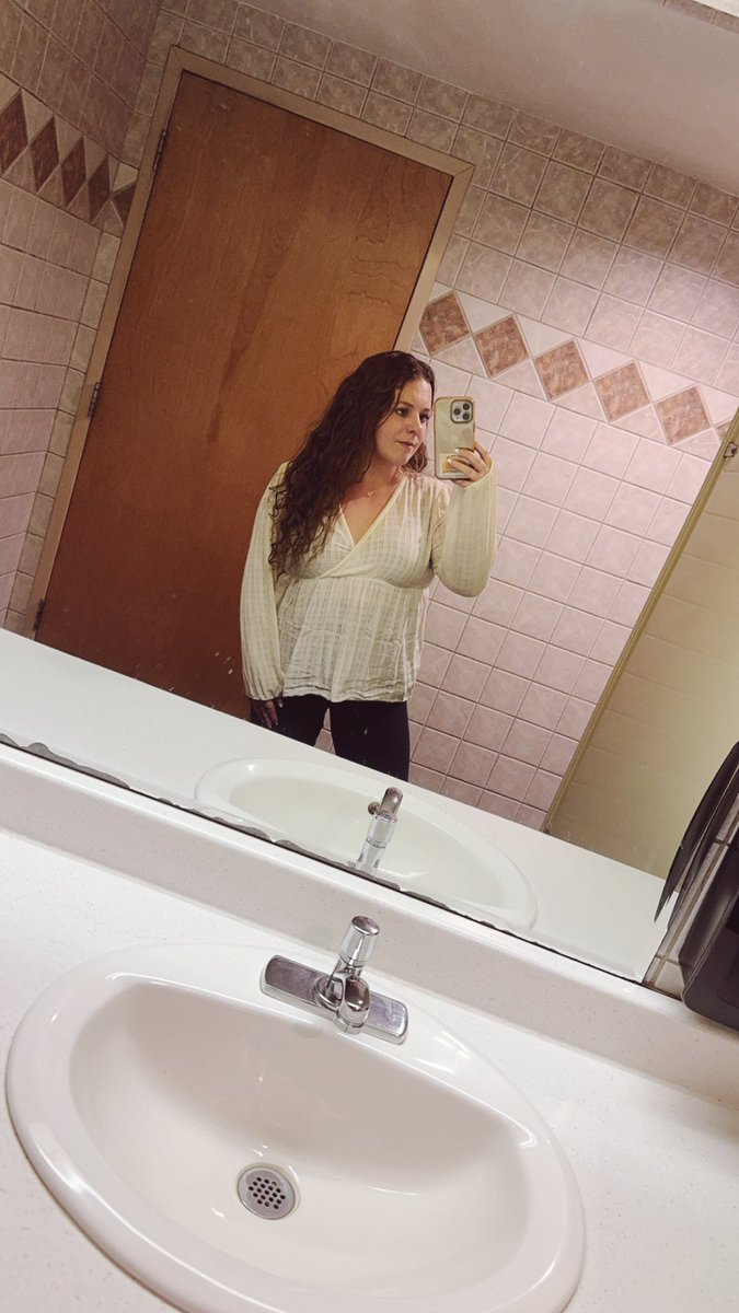 Samantha12Sue's tweet photo. #mirror #MirrorSelfie #selfie #happy #MidSize #SmallFat #short #shorty #CurlyHair #LongHair #pretty #IFeelPretty #PrincessVeraWang #BathroomSelfie #ColebrookCountryClub #Makeup #NoMakeup #happy #ThickThighsSaveLives #ThickThighsAndPrettyEyes https://t.co/BOUL0J9B5r