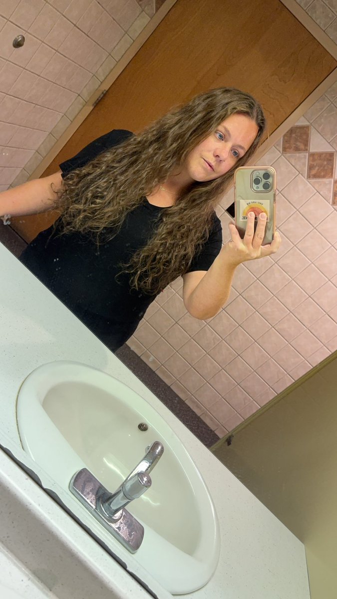 Samantha12Sue's tweet photo. #mirror #MirrorSelfie #selfie #happy #MidSize #SmallFat #short #shorty #CurlyHair #LongHair #pretty #IFeelPretty #PrincessVeraWang #BathroomSelfie #ColebrookCountryClub #Makeup #NoMakeup #happy #ThickThighsSaveLives #ThickThighsAndPrettyEyes https://t.co/BOUL0J9B5r