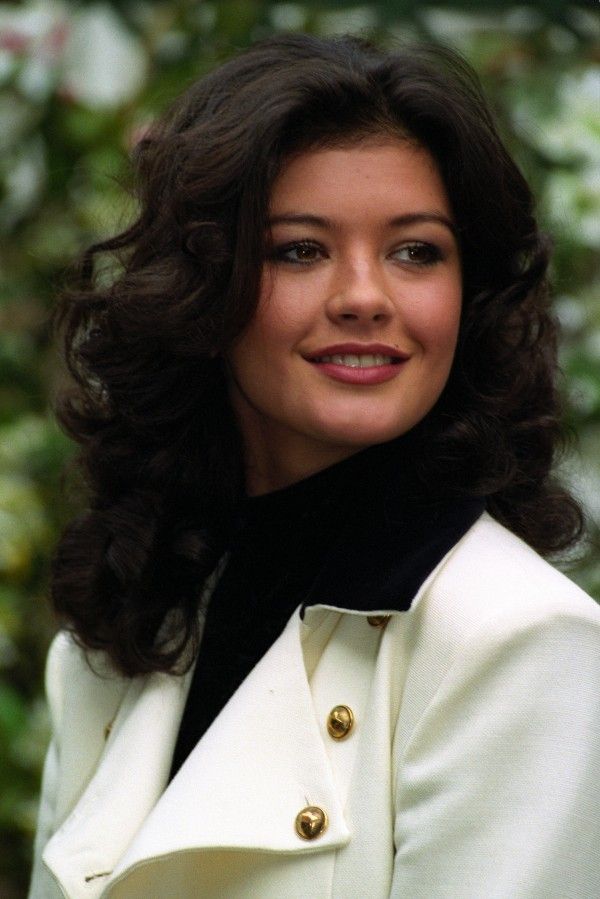 Kevin10919728's tweet photo. Good morning. Happy Sunday!!! Let's start with CATHERINE ZETA JONES https://t.co/27DewQy1er