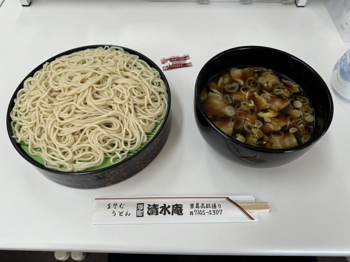 kuni_nabe_'s tweet photo. 柏駅西口6号越えて
甲羅さんとLAWSONの間くらい
豚せいろ🐖850円
常連さんは、そば屋で食べるラーメンもオススメらしい🍜
#柏市 #柏駅 #そば https://t.co/zTNd1eM8dd