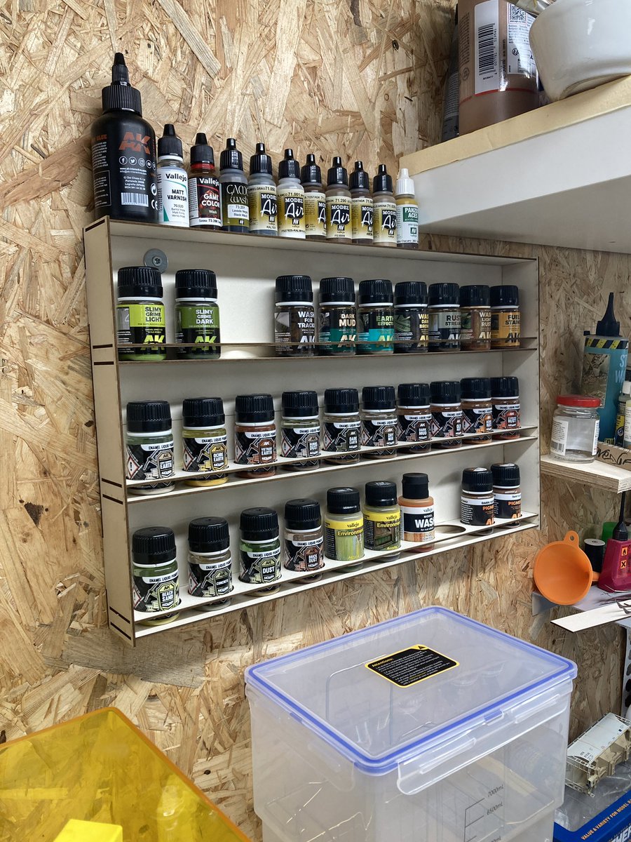 marcojuen's tweet photo. Today i reorganized all my colors and washes. Its nice to have a lasercutter. #modelrailroad #xtools1 #selfmade https://t.co/h9VJMhUQZy