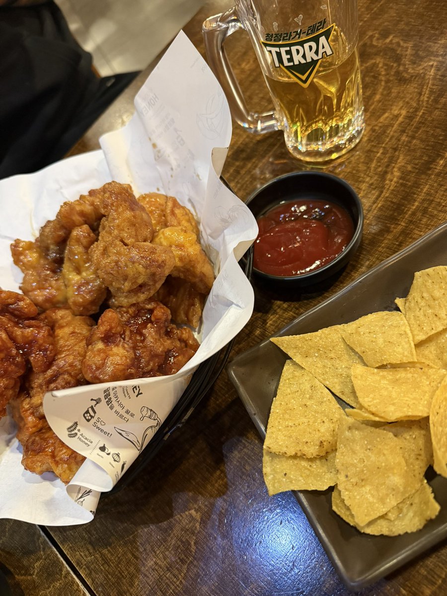 渡韓してました🇰🇷
韓国チキン大好きなんだ～🍗💓

明日12:00～16:00で出勤します！
ご予約お待ちしていますᖰ⸝⸝•༝•⸝⸝ᖳ 💓