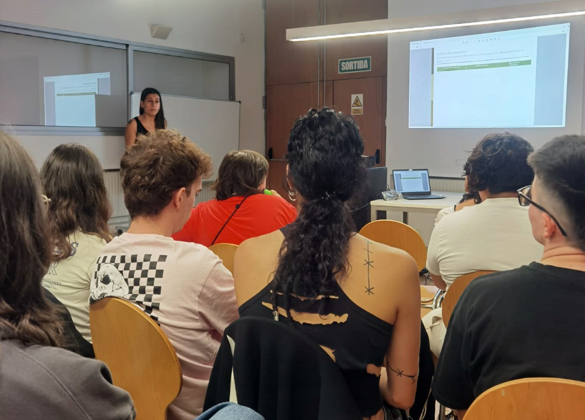 Ajuntament de Lleida (@paerialleida) on Twitter photo Els Cicles Formatius a Terreny arriben a 200 joves de la ciutat👌
👉El projecte, que desenvolupa l'<a href="/AreaCoopLleida/">Regidoria de Cooperació Lleida</a> amb <a href="/Saharaponent/">Saharaponent AASTP</a>, potencia la consciència crítica, la defensa dels Drets Humans i el compromís social
➕info➡️paeria.cat/ca/actualitat/… Els Cicles Formatius a Terreny arriben a 200 joves de la ciutat👌
👉El projecte, que desenvolupa l'<a href="/AreaCoopLleida/">Regidoria de Cooperació Lleida</a> amb <a href="/Saharaponent/">Saharaponent AASTP</a>, potencia la consciència crítica, la defensa dels Drets Humans i el compromís social
➕info➡️paeria.cat/ca/actualitat/…