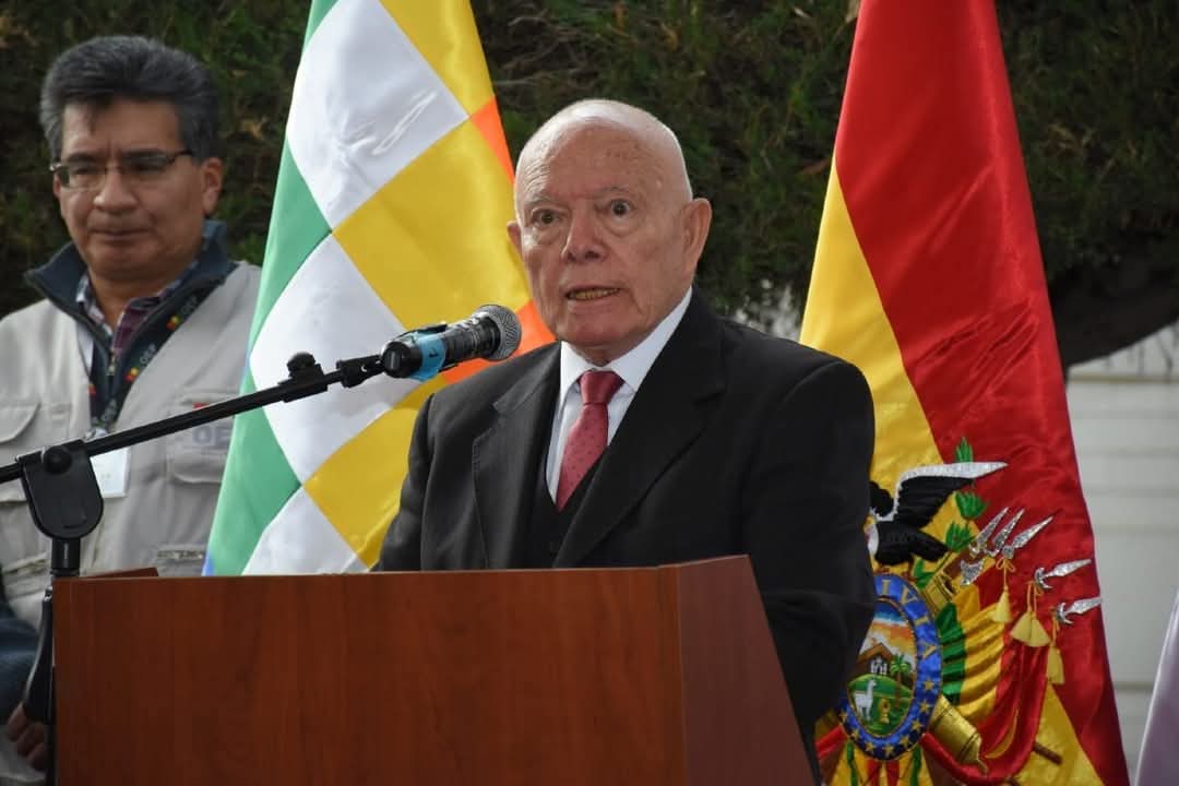 FranciscoVargaC's tweet photo. El @TSEBolivia inicia la jornada de votación de la elección judicial del 2024 junto a las misiones internacionales y nacionales de observación electoral  y autoridades del Estado Plurinacional de Bolivia. https://t.co/RsuRF9ASHV